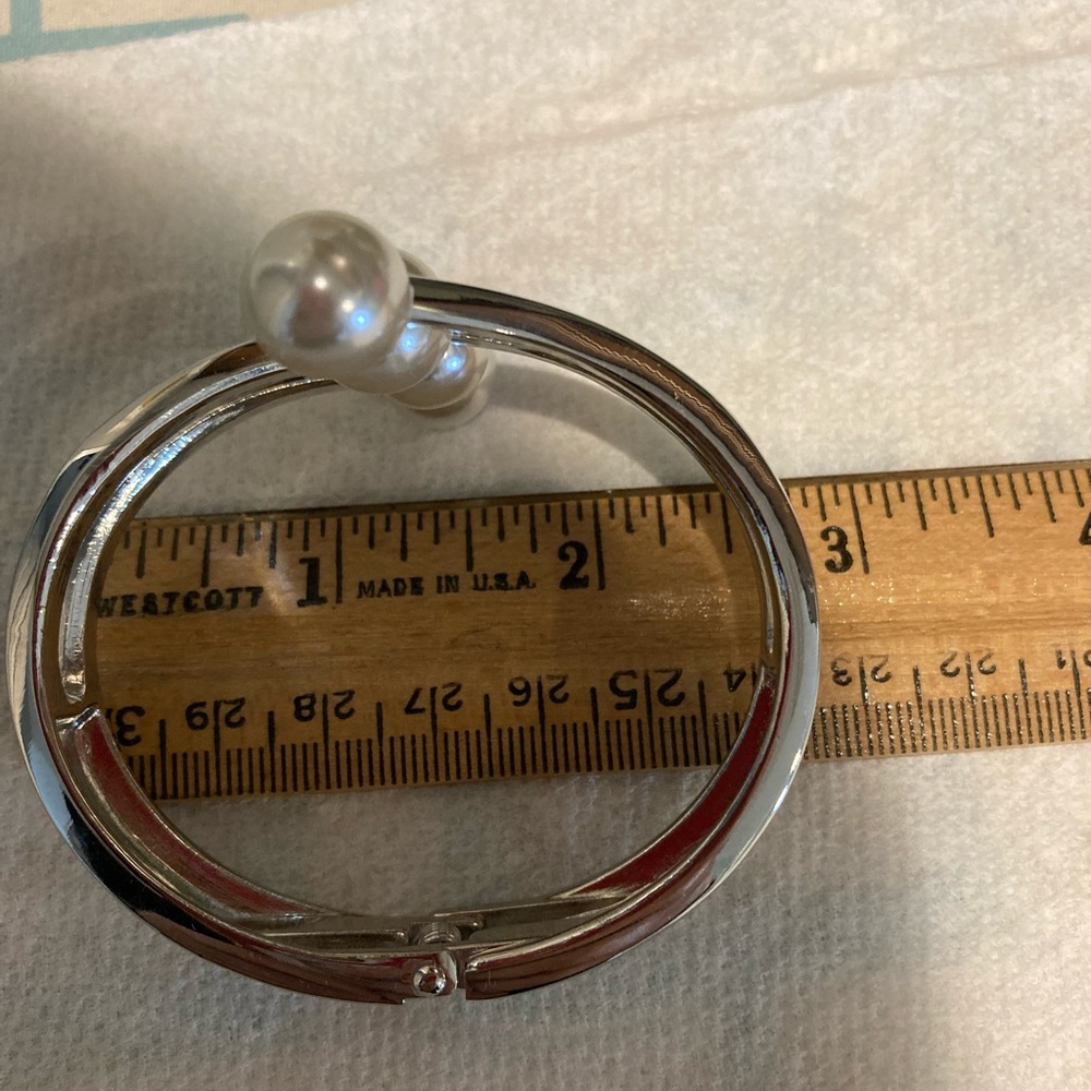 Bracelet. Silver Tone with Pearls. STATEMENT ONE. - Picture 7 of 9